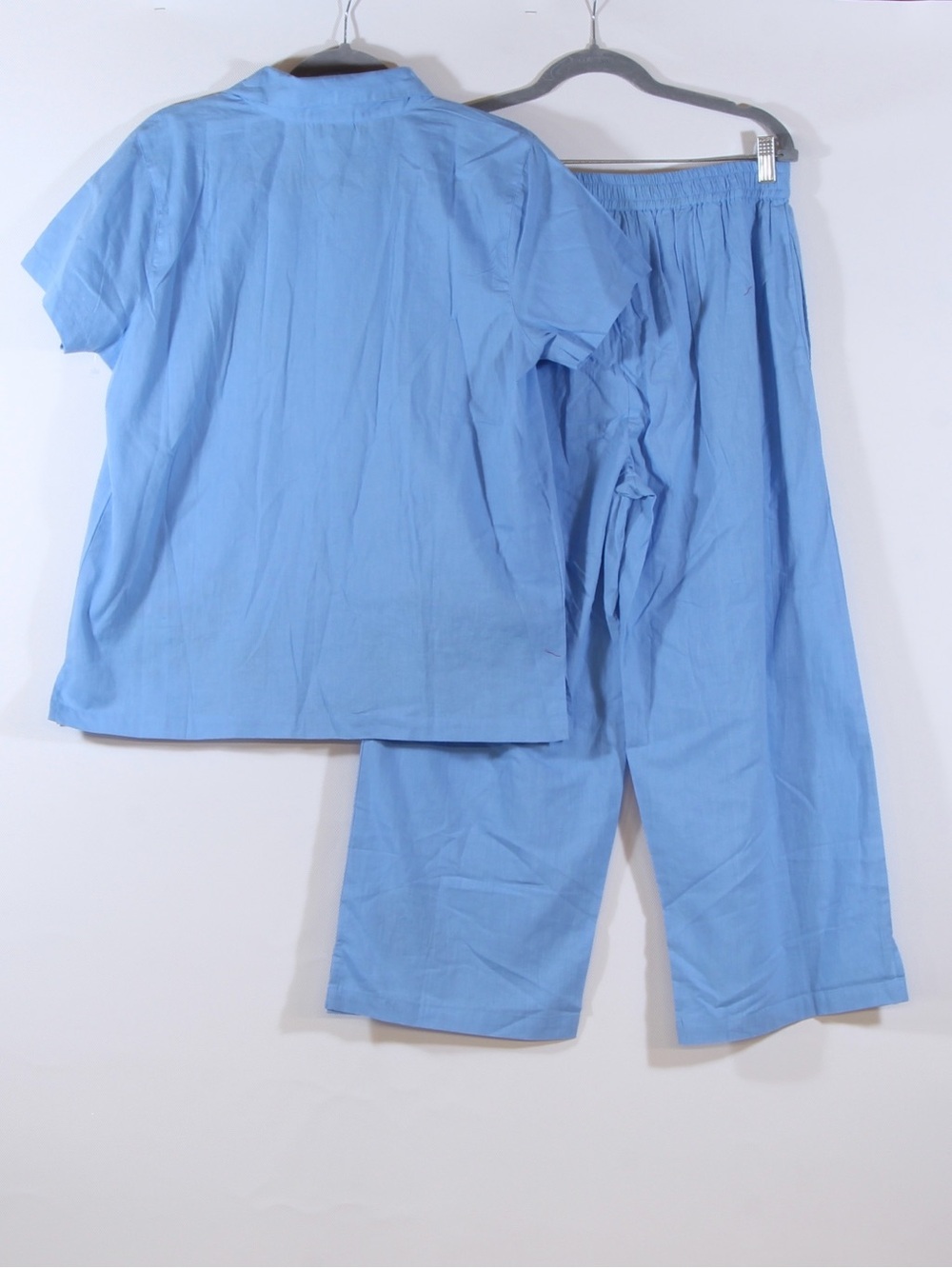 Metropolitan Women's Blue Chambray 2-piece Short Sleeve Shirt and Capri Set NWOT - Picture 7 of 10